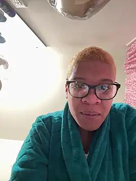 Snapshot of SexyHoneyRedd chatting on February 28, 3:24 pm SexyHoneyRedd online show from February 28, 3:24 pm