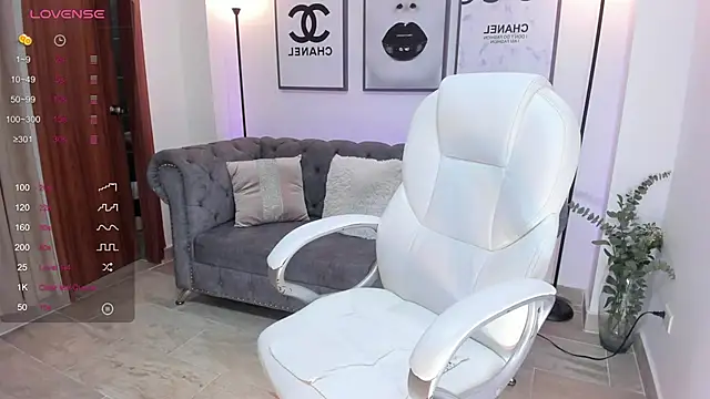 naomii campbell  online show from March 1, 12:45 pm