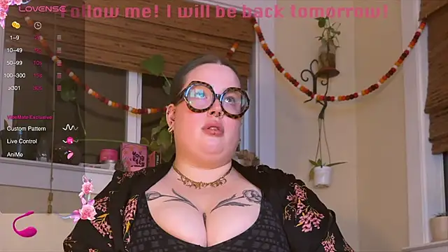 MissBika online show from December 18, 1:59 am