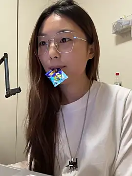 Snapshot of Sweet-Angel999 chatting on December 18, 4:02 pm Sweet-Angel999 online show from December 18, 4:02 pm