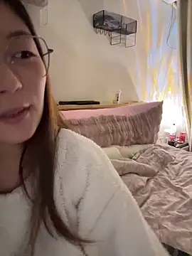 Snapshot of Sweet-Angel999 chatting on December 19, 3:19 pm Sweet-Angel999 online show from December 19, 3:19 pm