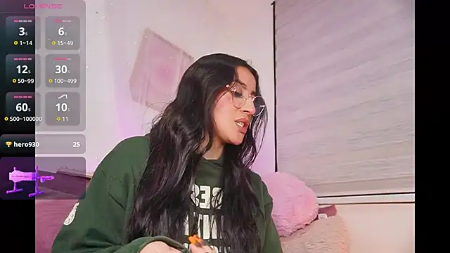 Snapshot of leila_petitee_ chatting on October 12, 11:20 am leila petitee online show from October 12, 11:20 am