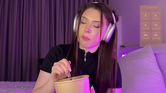 Snapshot of MENNDI chatting on January 28, 3:14 pm MENNDI online show from January 28, 3:14 pm