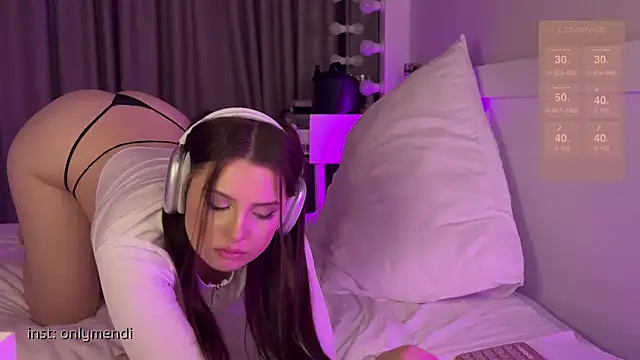 Snapshot of MENNDI chatting on January 29, 2:42 pm MENNDI online show from January 29, 2:42 pm