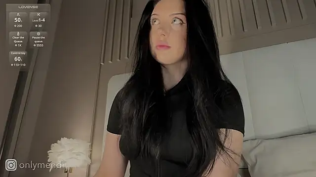 Snapshot of MENNDI chatting on October 3, 6:10 am MENNDI online show from October 3, 6:10 am