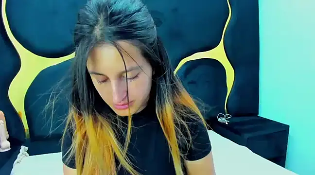 GiaRoussel online show from February 4, 1:48 pm