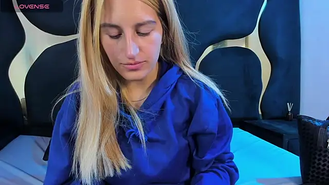 GiaRoussel online show from February 15, 4:25 pm