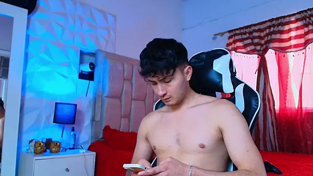 santyago taylor online show from December 20, 9:28 pm