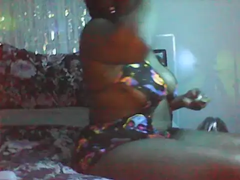 YourFaceMyThrone27 online show from January 1, 11:40 pm