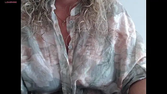 JenniLowen online show from May 29, 1:09 pm