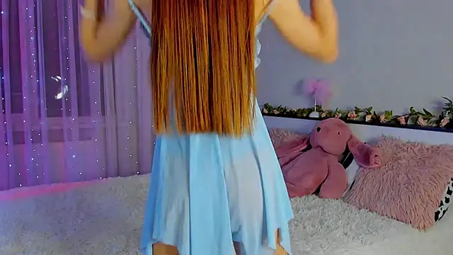 Snapshot of Undertheskin chatting on December 1, 4:29 pm Undertheskin online show from December 1, 4:29 pm