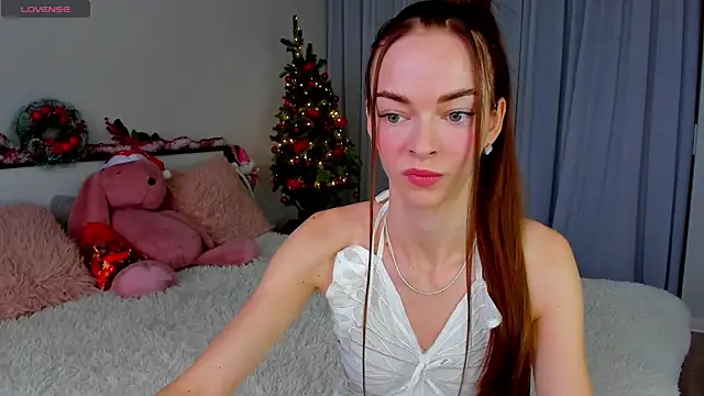 Snapshot of Undertheskin chatting on December 27, 8:02 am Undertheskin online show from December 27, 8:02 am