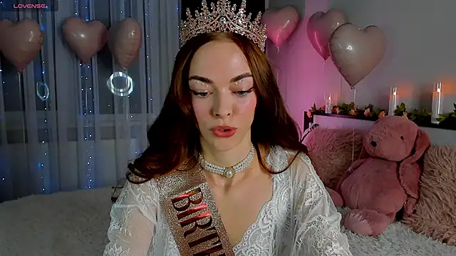 Snapshot of Undertheskin chatting on February 8, 4:14 pm Undertheskin online show from February 8, 4:14 pm