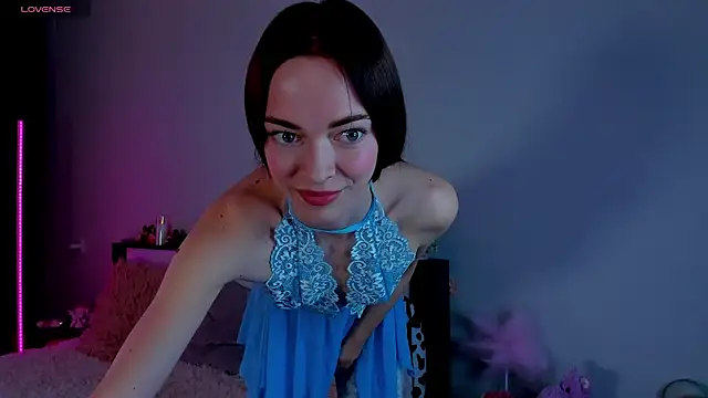 Snapshot of Undertheskin chatting on March 22, 4:04 pm Undertheskin online show from March 22, 4:04 pm