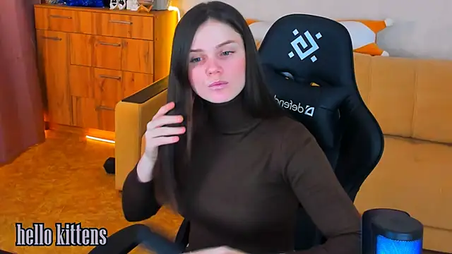 Lora Cain online show from December 16, 3:11 pm