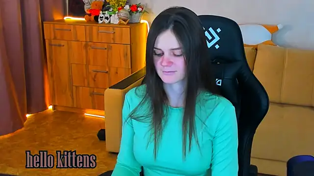 Lora Cain online show from December 19, 3:08 pm