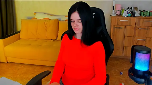 Lora Cain online show from March 1, 3:38 pm