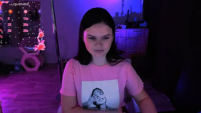 Lora Cain online show from June 30, 1:23 pm