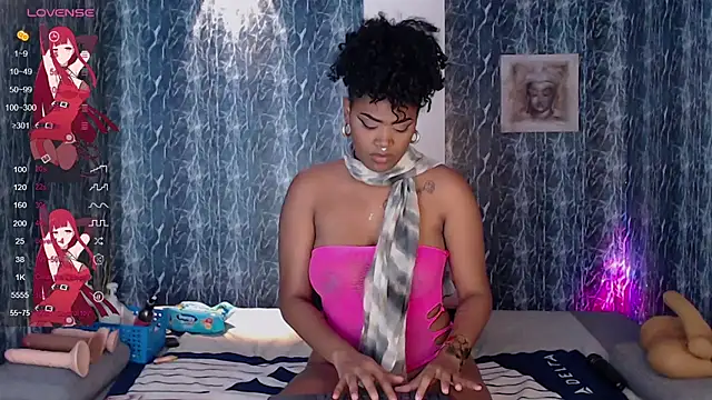 Snapshot of ebonyciaraqueen chatting on November 19, 9:26 pm ebonyciaraqueen online show from November 19, 9:26 pm