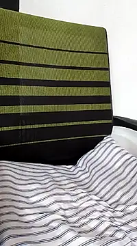 Snapshot of juliya_Les chatting on March 1, 9:51 am juliya Les online show from March 1, 9:51 am