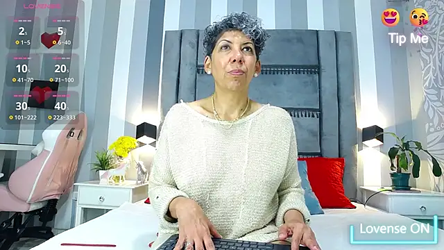 Julianewell online show from March 13, 12:46 pm