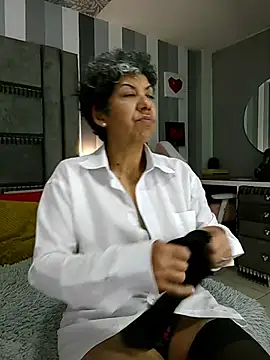 Julianewell online show from November 24, 12:38 pm