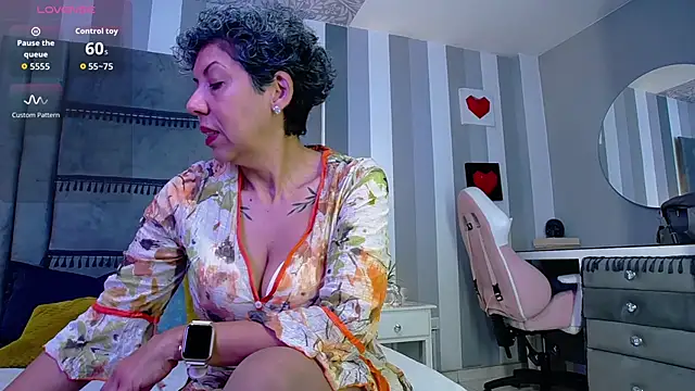 Julianewell online show from January 9, 12:19 pm