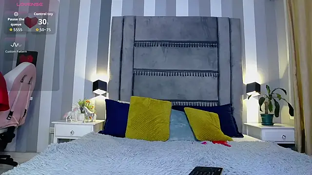 Julianewell online show from February 11, 12:32 pm