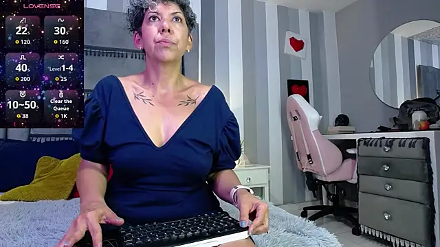 Snapshot of Julianewell chatting on June 2, 12:18 pm Julianewell online show from June 2, 12:18 pm