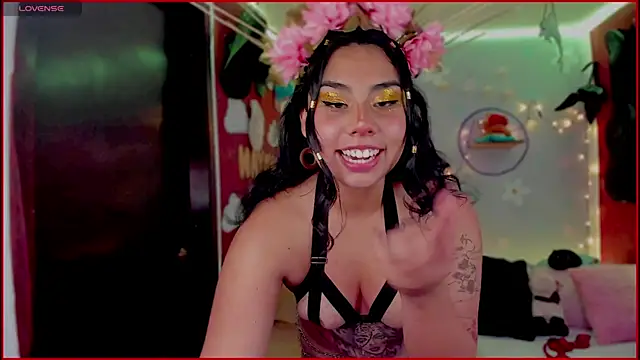 kiki cavilll online show from October 31, 2:51 pm