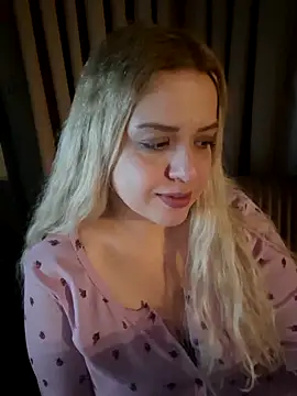 cansuozell online show from March 22, 6:33 pm