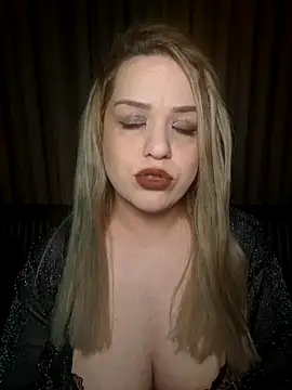 cansuozell online show from April 11, 8:02 pm