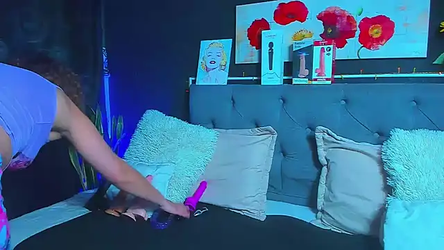 Snapshot of dulce_celeste15 chatting on February 2, 10:13 am dulce celeste15 online show from February 2, 10:13 am