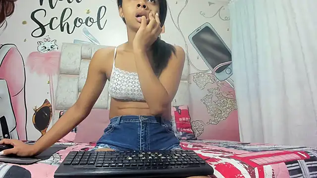 Snapshot of KOURTNEY-- chatting on February 13, 1:19 am KOURTNEY-- online show from February 13, 1:19 am