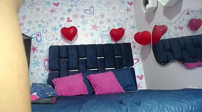 Snapshot of KOURTNEY-- chatting on February 22, 1:33 am KOURTNEY-- online show from February 22, 1:33 am