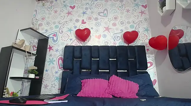 Snapshot of KOURTNEY-- chatting on February 25, 1:20 am KOURTNEY-- online show from February 25, 1:20 am