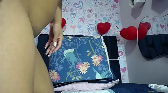 Snapshot of KOURTNEY-- chatting on February 25, 4:24 am KOURTNEY-- online show from February 25, 4:24 am