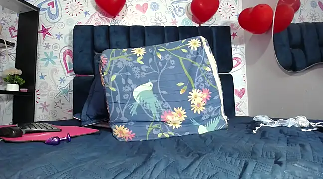 Snapshot of KOURTNEY-- chatting on February 25, 7:31 am KOURTNEY-- online show from February 25, 7:31 am