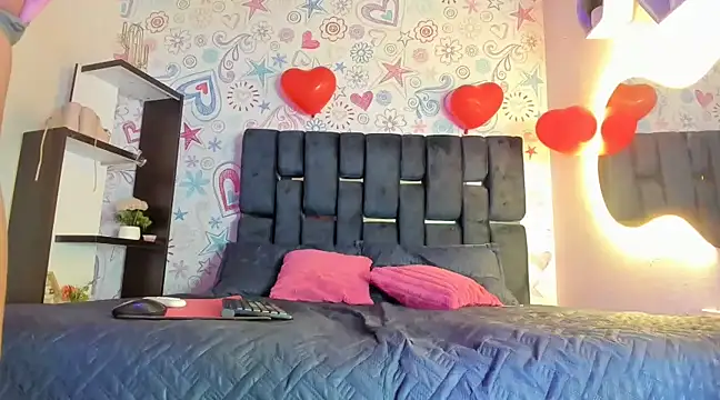 Snapshot of KOURTNEY-- chatting on February 26, 4:47 am KOURTNEY-- online show from February 26, 4:47 am