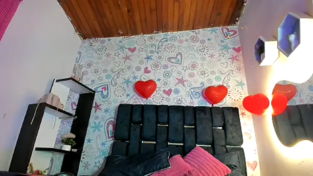 Snapshot of KOURTNEY-- chatting on February 27, 4:41 am KOURTNEY-- online show from February 27, 4:41 am