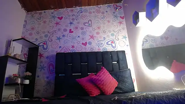 Snapshot of KOURTNEY-- chatting on March 8, 1:17 am KOURTNEY-- online show from March 8, 1:17 am