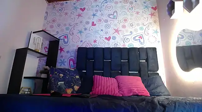 Snapshot of KOURTNEY-- chatting on March 18, 1:43 am KOURTNEY-- online show from March 18, 1:43 am