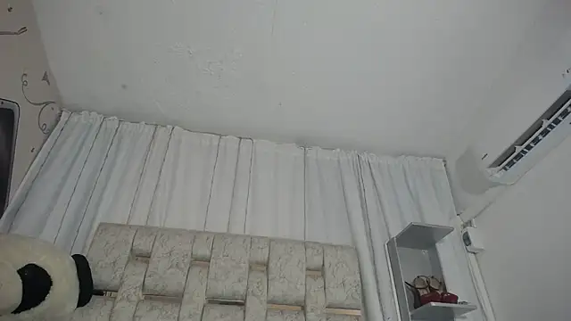 Snapshot of KOURTNEY-- chatting on September 22, 1:51 am KOURTNEY-- online show from September 22, 1:51 am