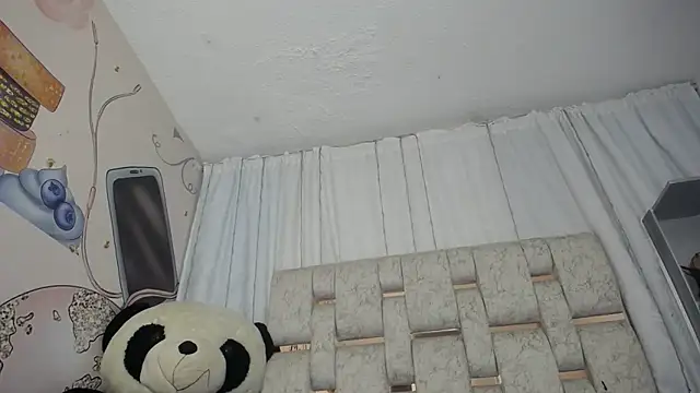 Snapshot of KOURTNEY-- chatting on September 29, 1:44 am KOURTNEY-- online show from September 29, 1:44 am