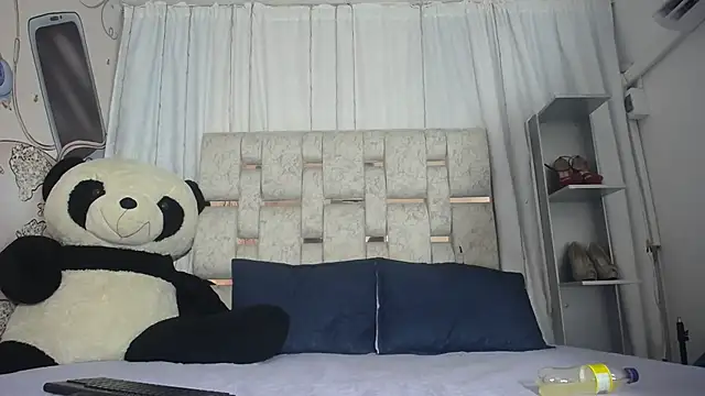 Snapshot of KOURTNEY-- chatting on October 6, 1:47 am KOURTNEY-- online show from October 6, 1:47 am