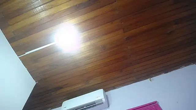 Snapshot of KOURTNEY-- chatting on October 7, 2:31 am KOURTNEY-- online show from October 7, 2:31 am