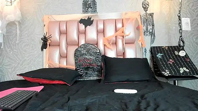 Snapshot of KOURTNEY-- chatting on October 25, 2:08 am KOURTNEY-- online show from October 25, 2:08 am