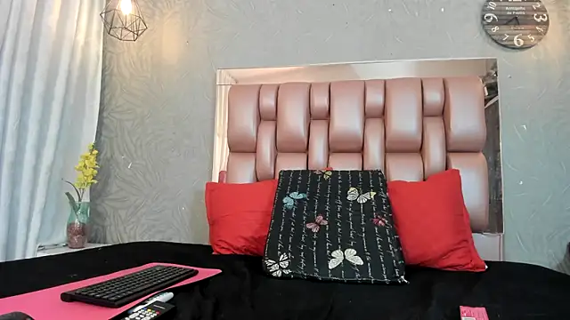 Snapshot of KOURTNEY-- chatting on November 10, 2:10 am KOURTNEY-- online show from November 10, 2:10 am