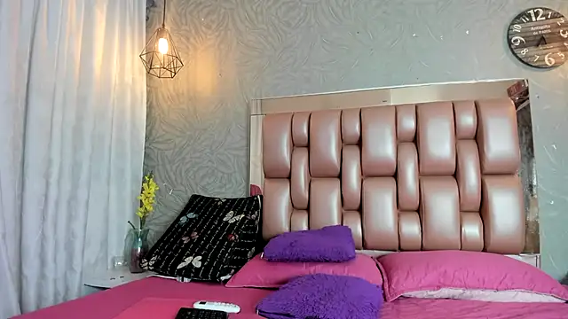 Snapshot of KOURTNEY-- chatting on December 3, 2:30 am KOURTNEY-- online show from December 3, 2:30 am