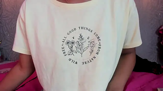 Snapshot of KOURTNEY-- chatting on December 14, 2:06 am KOURTNEY-- online show from December 14, 2:06 am